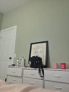 Snapshot of julimonroe chatting on 06-08-26, 01:28 julimonroe online show from 06-08-26, 01:28
