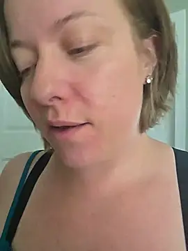 Snapshot of julimonroe chatting on 06-11-26, 04:49 julimonroe online show from 06-11-26, 04:49