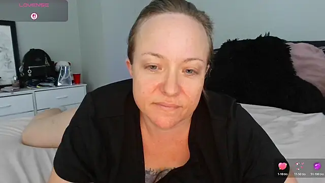 Snapshot of julimonroe chatting on 07-19-26, 06:44 julimonroe online show from 07-19-26, 06:44