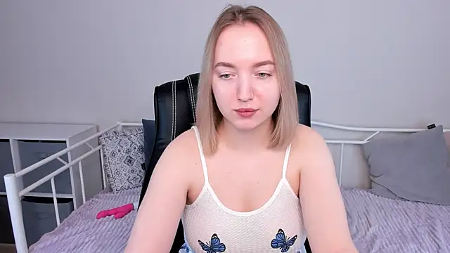 Snapshot of Shy_AnnaCutie chatting on 02-17-25, 05:36 Shy AnnaCutie online show from 02-17-25, 05:36