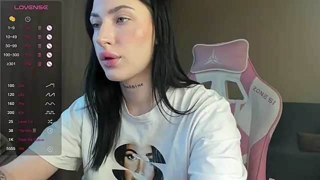 JenniferQueen11 online show from 02-06-25, 01:43