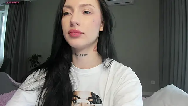 JenniferQueen11 online show from 09-28-25, 09:47