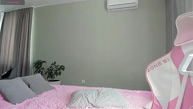 JenniferQueen11 online show from 09-30-25, 07:57