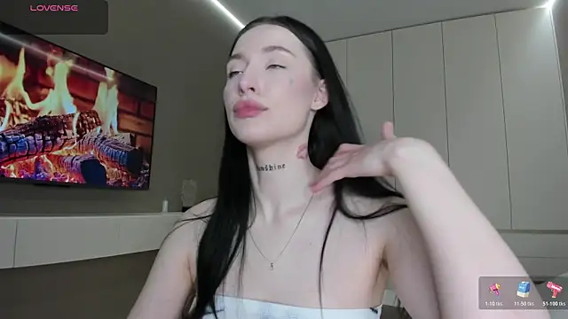 JenniferQueen11 online show from 04-18-26, 03:38