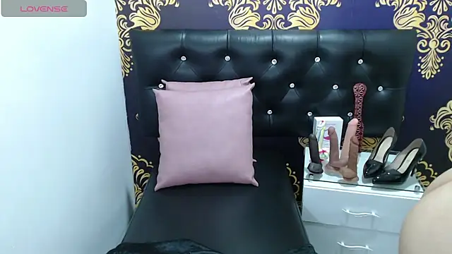 Snapshot of greatASS_Latina chatting on 10-07-25, 07:33 greatASS Latina online show from 10-07-25, 07:33