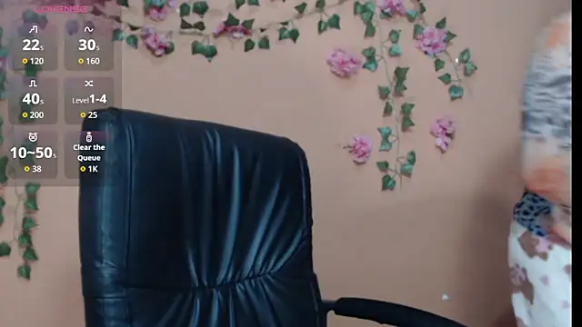 Snapshot of Hellensextits chatting on 01-17-26, 11:15 Hellensextits online show from 01-17-26, 11:15