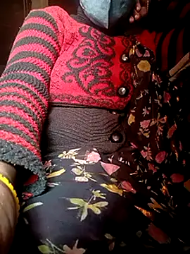 Snapshot of Lattika-Bhabhi chatting on 01-19-25, 04:12 Lattika-Bhabhi online show from 01-19-25, 04:12