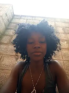 Snapshot of Petite_li chatting on 11-28-25, 06:05 Petite li online show from 11-28-25, 06:05