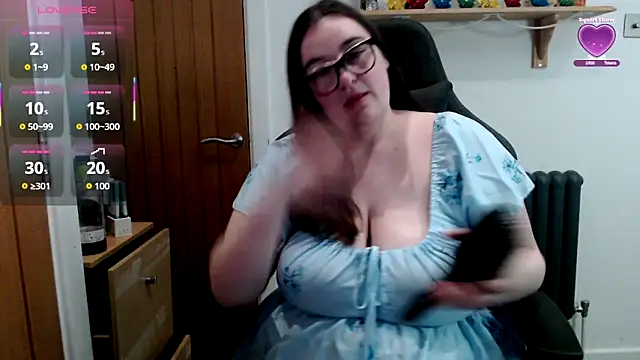 Rebecca Summer online show from 04-11-26, 03:33