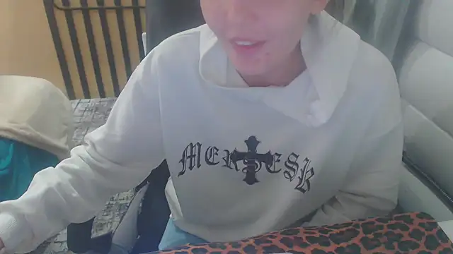 Snapshot of Laco-cO chatting on 10-27-25, 05:17 Laco-cO online show from 10-27-25, 05:17