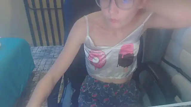 Snapshot of Laco-cO chatting on 11-04-25, 09:03 Laco-cO online show from 11-04-25, 09:03