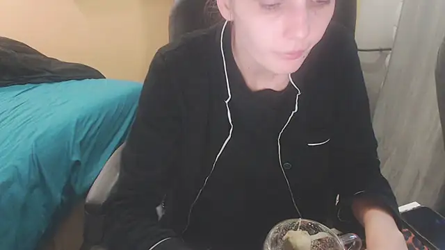 Snapshot of Laco-cO chatting on 12-03-25, 11:52 Laco-cO online show from 12-03-25, 11:52