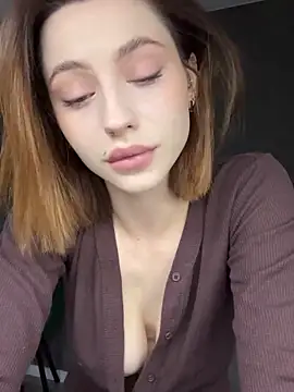 Snapshot of Camilla_Railian chatting on 10-12-25, 02:43 Camilla Railian online show from 10-12-25, 02:43