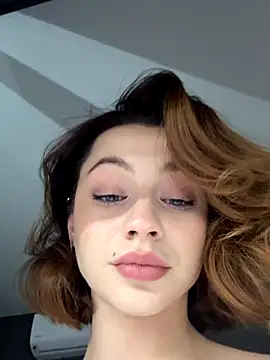 Snapshot of Camilla_Railian chatting on 10-15-25, 12:11 Camilla Railian online show from 10-15-25, 12:11