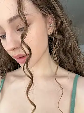 Camilla Railian online show from 04-11-26, 08:07