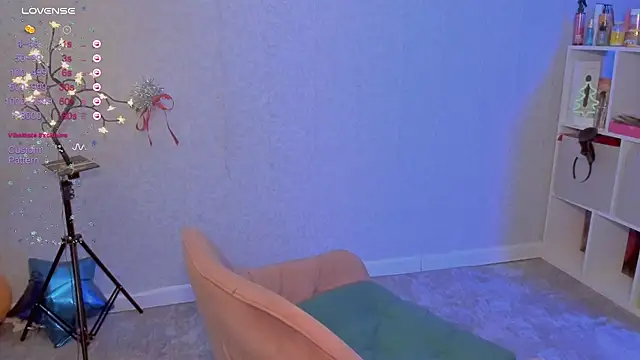 ReinaKousaka online show from 01-07-25, 08:31