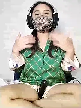 Snapshot of _Shimmerlyn_ chatting on 03-08-25, 05:22 Shimmerlyn online show from 03-08-25, 05:22