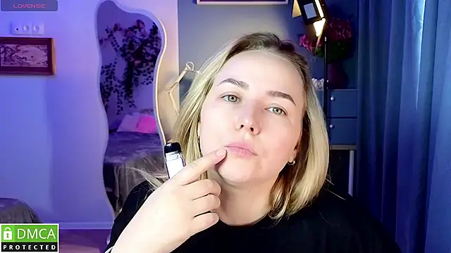 Snapshot of Mira_Mermayd chatting on 06-18-26, 01:06 Mira Mermayd online show from 06-18-26, 01:06