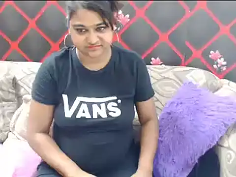 Snapshot of indian_glitter chatting on 03-05-25, 06:01 indian glitter online show from 03-05-25, 06:01