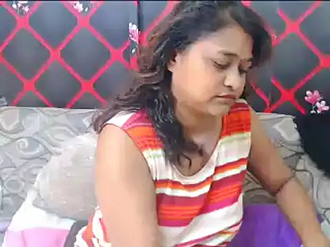 Snapshot of indian_glitter chatting on 03-08-25, 08:22 indian glitter online show from 03-08-25, 08:22