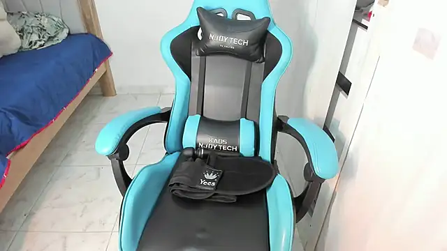 Snapshot of Lunastar02 chatting on 03-14-25, 12:40 Lunastar02 online show from 03-14-25, 12:40