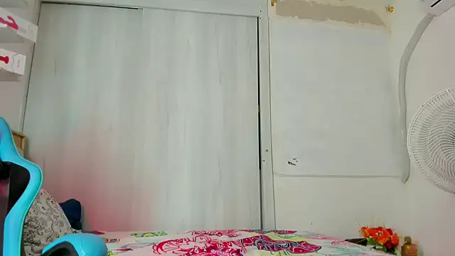 Snapshot of Lunastar02 chatting on 10-12-25, 04:28 Lunastar02 online show from 10-12-25, 04:28