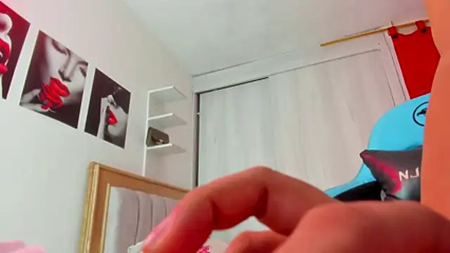 Snapshot of Lunastar02 chatting on 11-21-25, 02:05 Lunastar02 online show from 11-21-25, 02:05