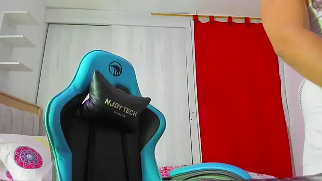 Snapshot of Lunastar02 chatting on 11-29-25, 02:31 Lunastar02 online show from 11-29-25, 02:31