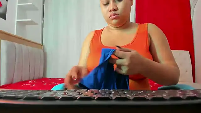 Snapshot of Lunastar02 chatting on 12-20-25, 02:13 Lunastar02 online show from 12-20-25, 02:13