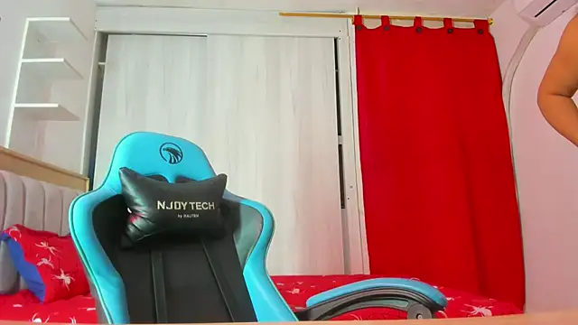 Snapshot of Lunastar02 chatting on 01-09-26, 02:20 Lunastar02 online show from 01-09-26, 02:20