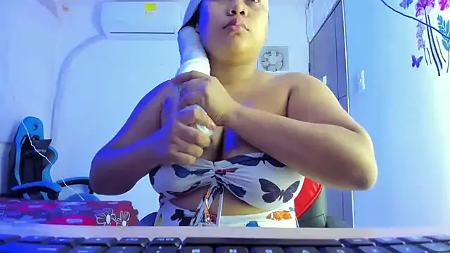 Snapshot of Lunastar02 chatting on 02-05-26, 07:18 Lunastar02 online show from 02-05-26, 07:18