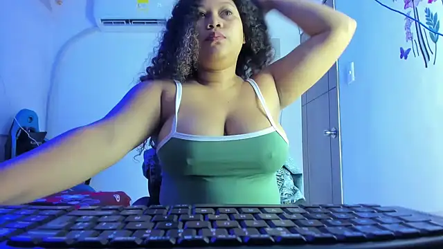 Snapshot of Lunastar02 chatting on 02-06-26, 01:58 Lunastar02 online show from 02-06-26, 01:58