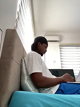 Snapshot of finefinance chatting on 10-18-25, 05:43 finefinance online show from 10-18-25, 05:43