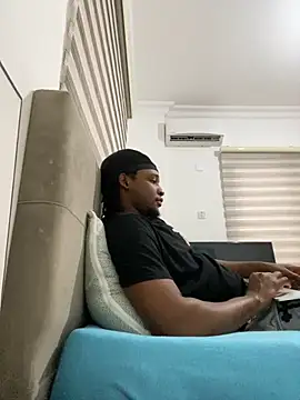 Snapshot of finefinance chatting on 10-23-25, 03:11 finefinance online show from 10-23-25, 03:11