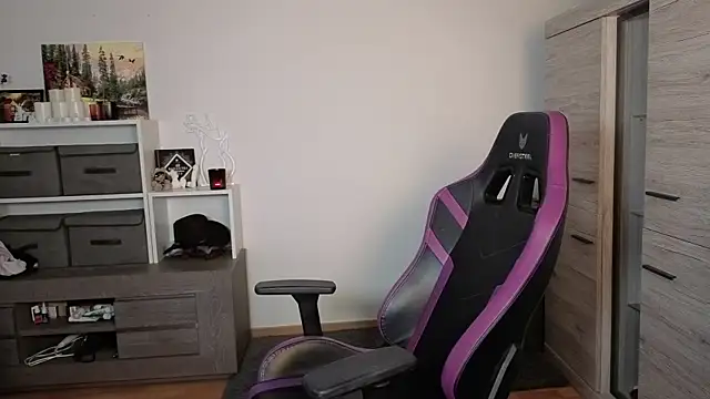 TinniAngel online show from 09-11-25, 05:35