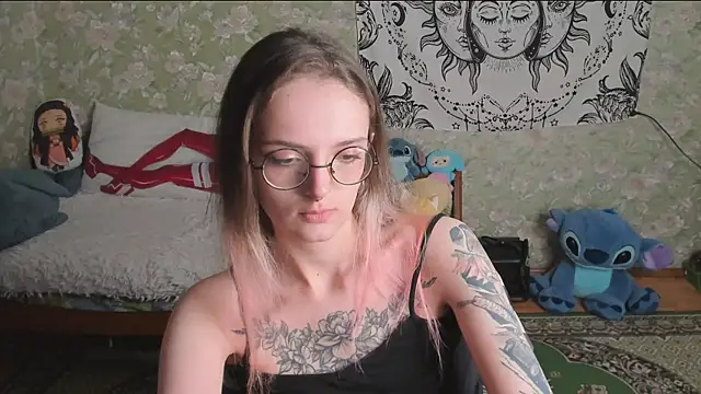 Snapshot of Cutie_Adelia chatting on 05-20-26, 04:35 Cutie Adelia online show from 05-20-26, 04:35