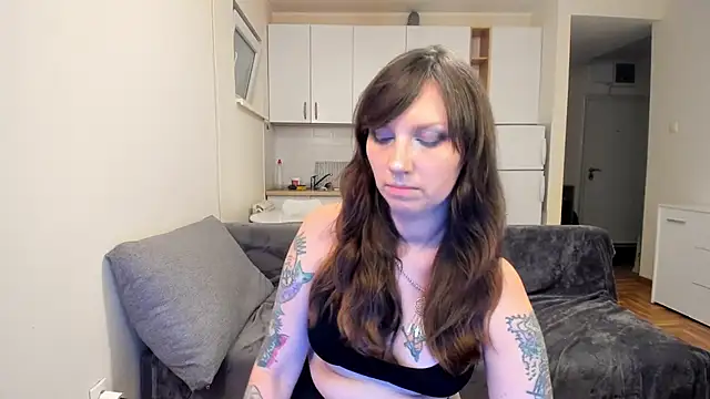 StacyTigerr online show from 02-05-25, 09:29