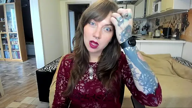 StacyTigerr online show from 10-02-25, 08:32