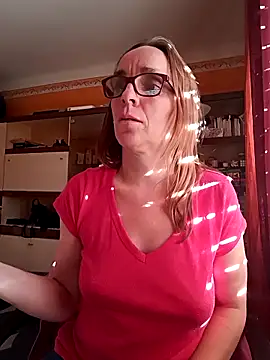 Snapshot of Dettybitch40 chatting on 09-18-25, 02:52 Dettybitch40 online show from 09-18-25, 02:52