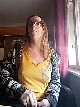 Snapshot of Dettybitch40 chatting on 10-07-25, 08:33 Dettybitch40 online show from 10-07-25, 08:33