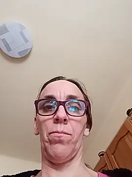 Snapshot of Dettybitch40 chatting on 10-20-25, 08:48 Dettybitch40 online show from 10-20-25, 08:48