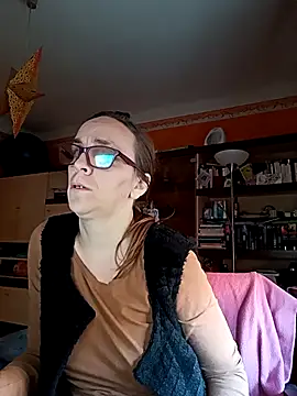 Snapshot of Dettybitch40 chatting on 10-22-25, 06:46 Dettybitch40 online show from 10-22-25, 06:46