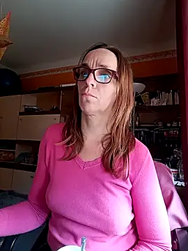 Snapshot of Dettybitch40 chatting on 10-25-25, 10:56 Dettybitch40 online show from 10-25-25, 10:56