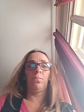 Snapshot of Dettybitch40 chatting on 10-26-25, 11:49 Dettybitch40 online show from 10-26-25, 11:49