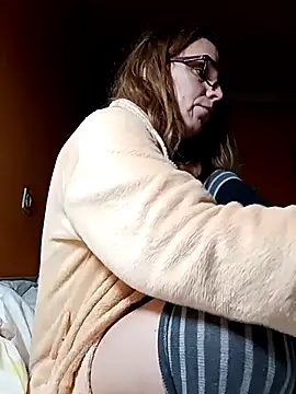 Snapshot of Dettybitch40 chatting on 10-29-25, 06:15 Dettybitch40 online show from 10-29-25, 06:15