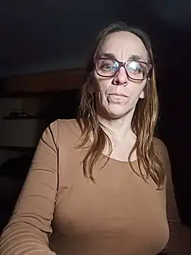 Snapshot of Dettybitch40 chatting on 11-16-25, 04:34 Dettybitch40 online show from 11-16-25, 04:34