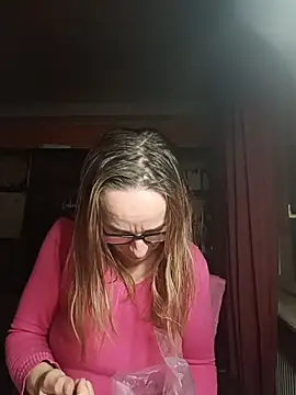 Snapshot of Dettybitch40 chatting on 11-25-25, 04:18 Dettybitch40 online show from 11-25-25, 04:18