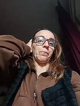 Snapshot of Dettybitch40 chatting on 11-28-25, 03:04 Dettybitch40 online show from 11-28-25, 03:04