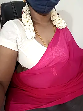 Snapshot of Tamil-hotwife chatting on 09-11-25, 06:02 Tamil-hotwife online show from 09-11-25, 06:02
