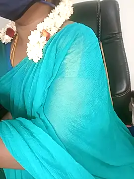 Snapshot of Tamil-hotwife chatting on 10-17-25, 04:26 Tamil-hotwife online show from 10-17-25, 04:26